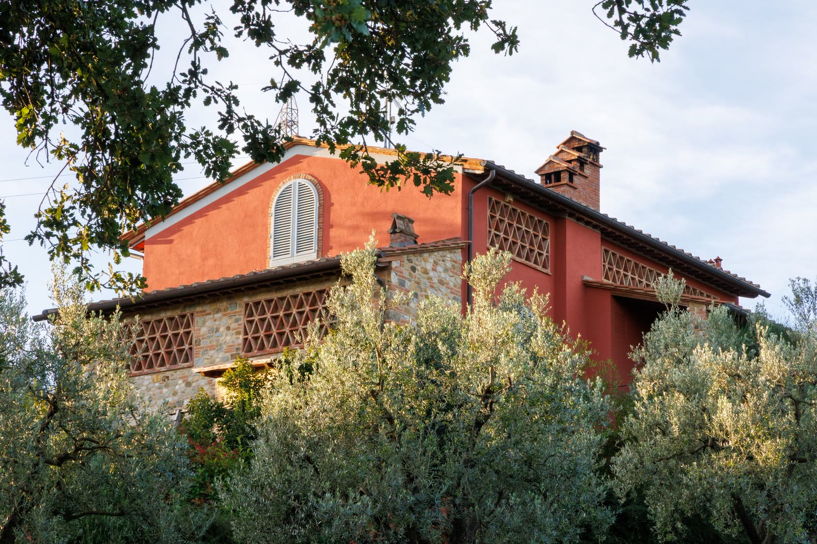 Un casale toscano fra gli ulivi
